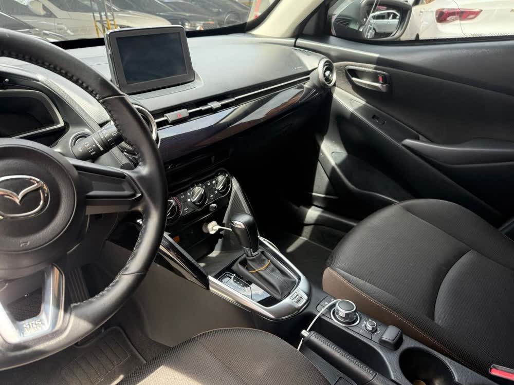 Mazda 2 3