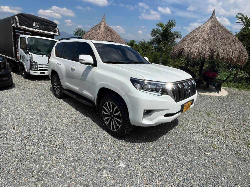 Toyota Land Cruiser Prado 6